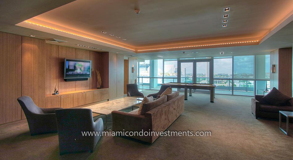 club room at 900 Biscayne Bay