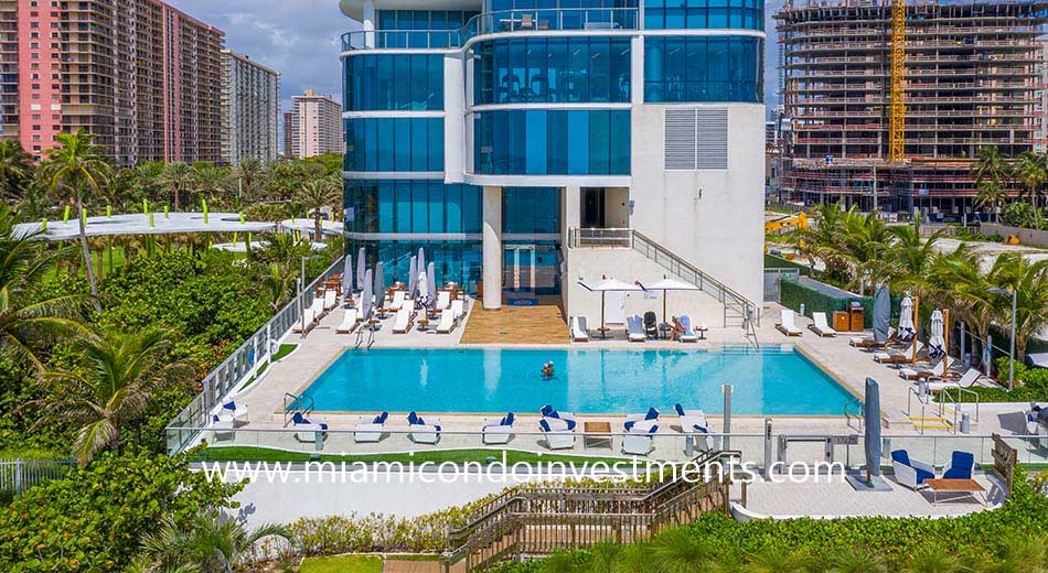 Chateau Beach swimming pool