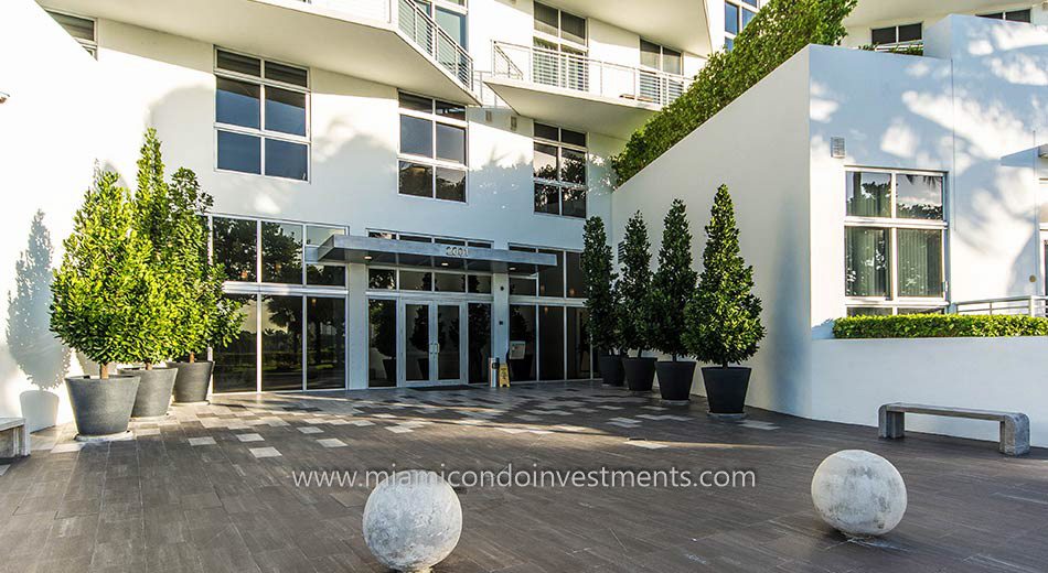 Meridian lofts condos south beach entrance