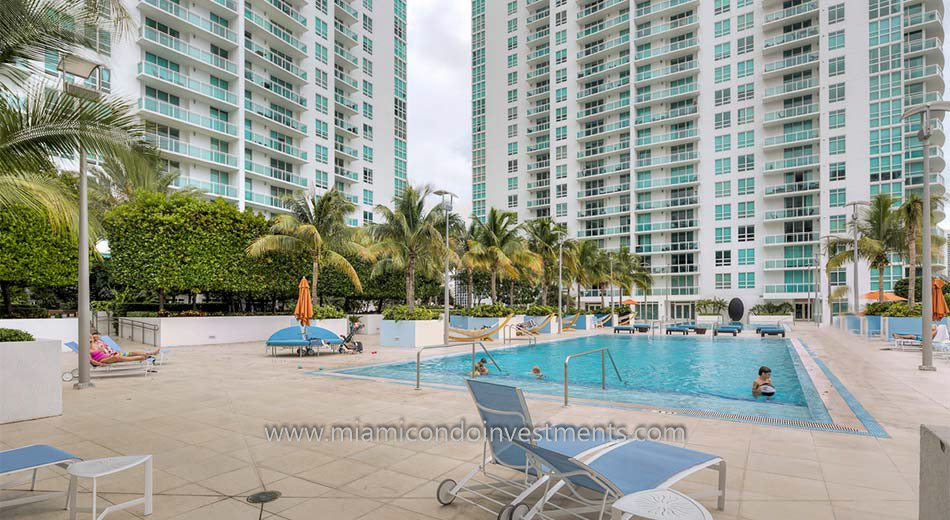 The Plaza on Brickell east tower pool
