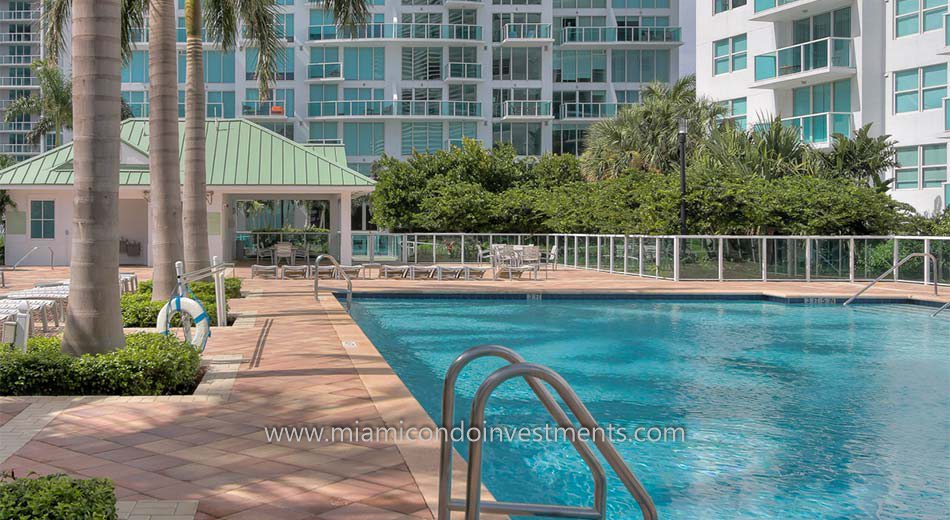 Brickell on the River North pool deck