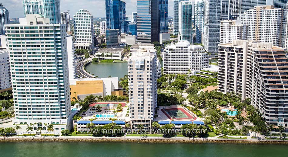 Isola condo brickell key exterior