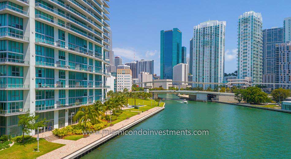 view up the Miami River from Mint Condos