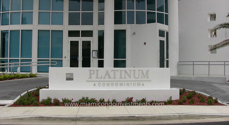 Platinum Condominium driveway miami