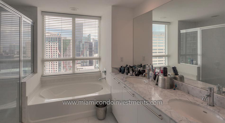 The plaza on brickell west tower bathroom