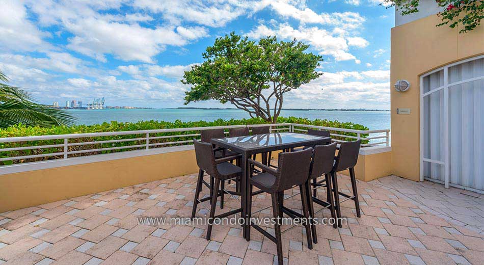 outdoor dining at Two Tequesta Point on Brickell Key