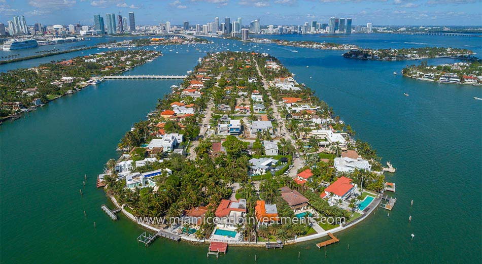 waterfront homes on Hibiscus Island