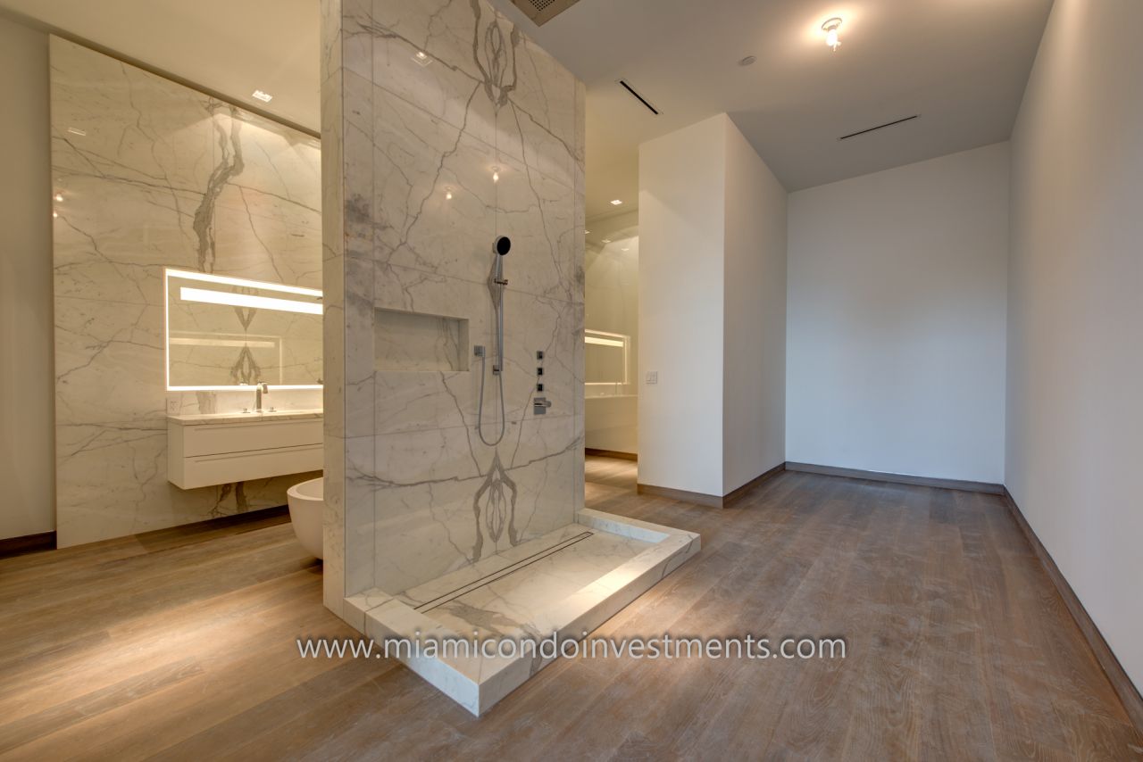 Palazzo Del Sol PH1 master bath