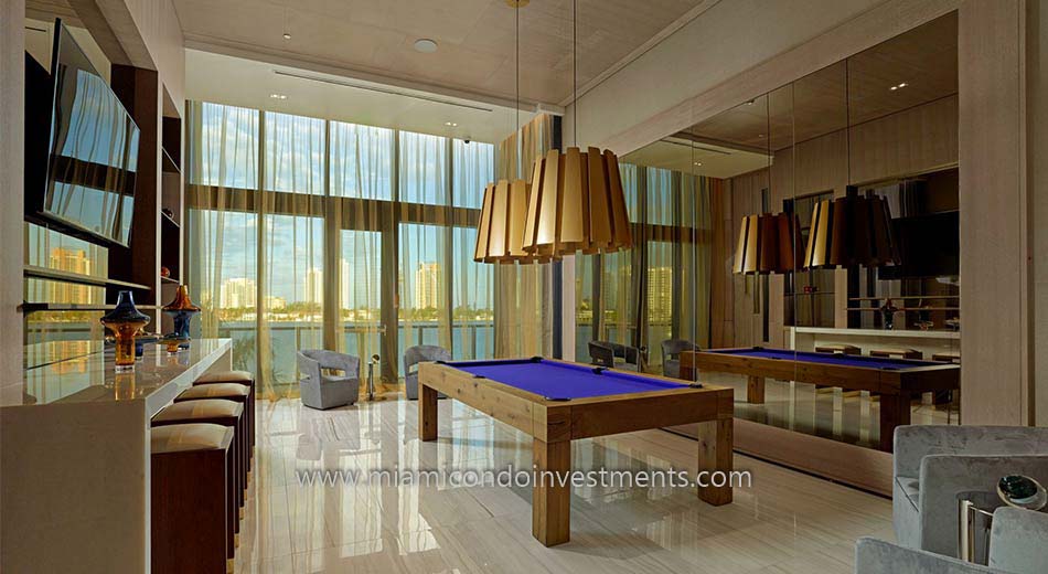 Prive billiards room