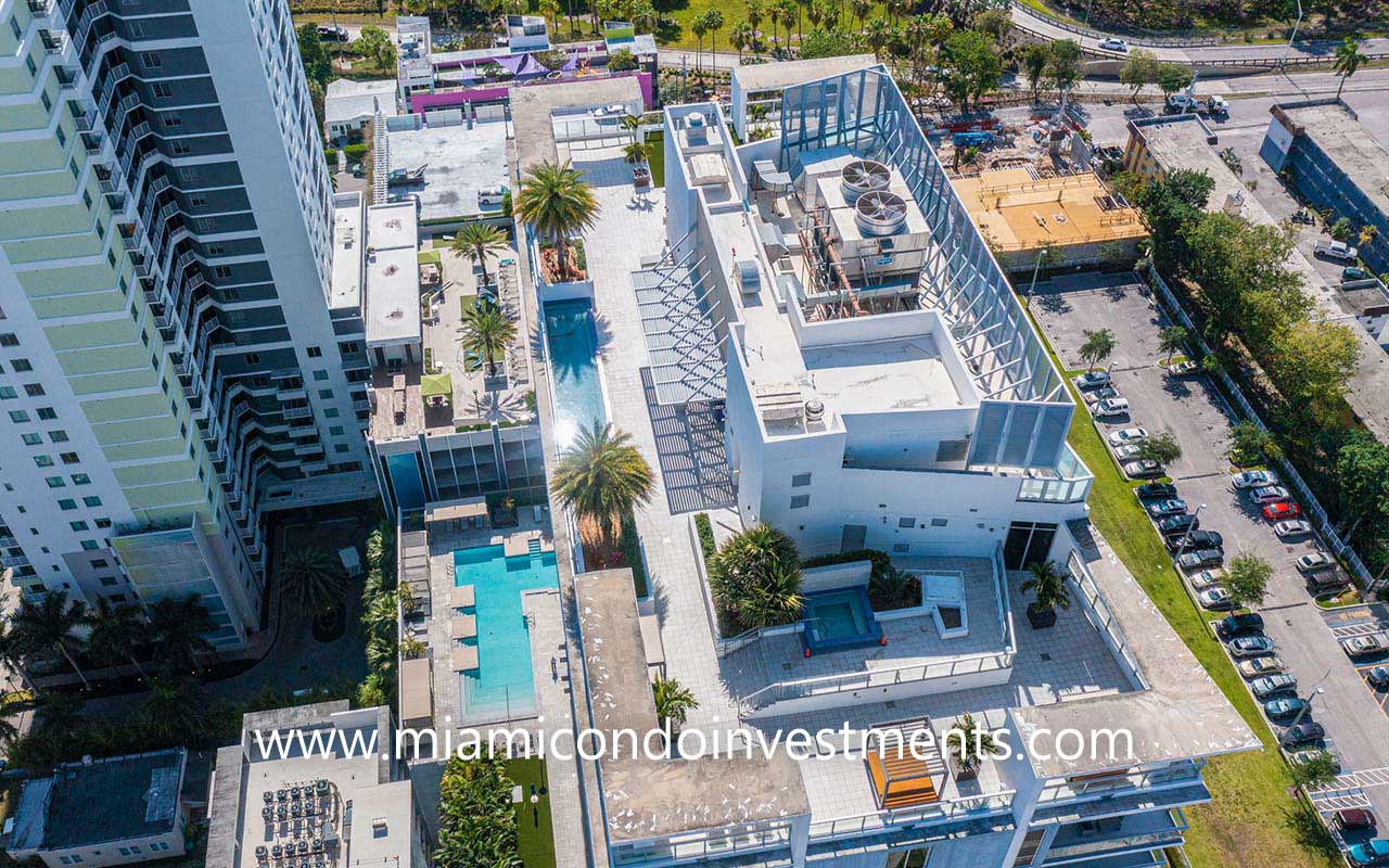 Brickell Ten rooftop pool