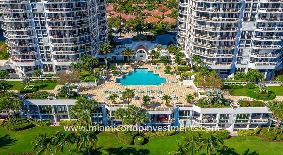 One Island Place swimming pool