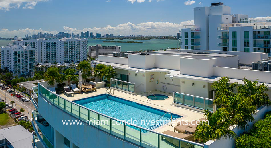 Cielo on the Bay pool deck