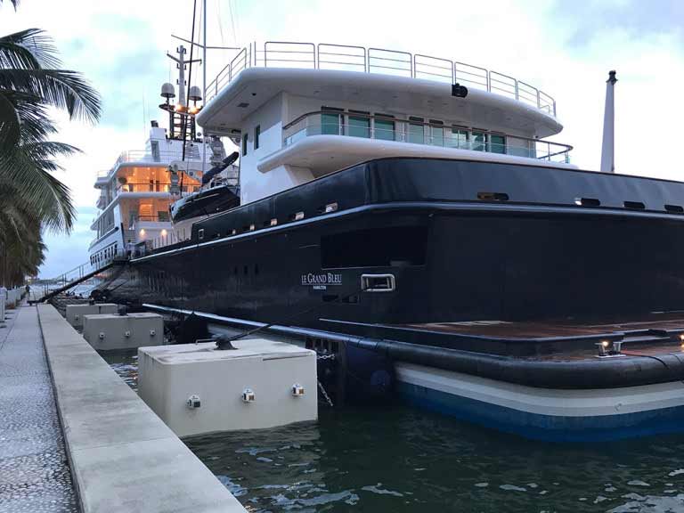 Le Grand Blue yacht at Museum Park