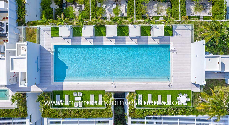 aerial view of the 300 Collins rooftop pool