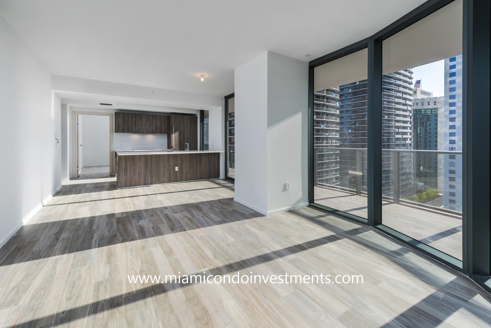 dining room and kitchen at SLS Lux