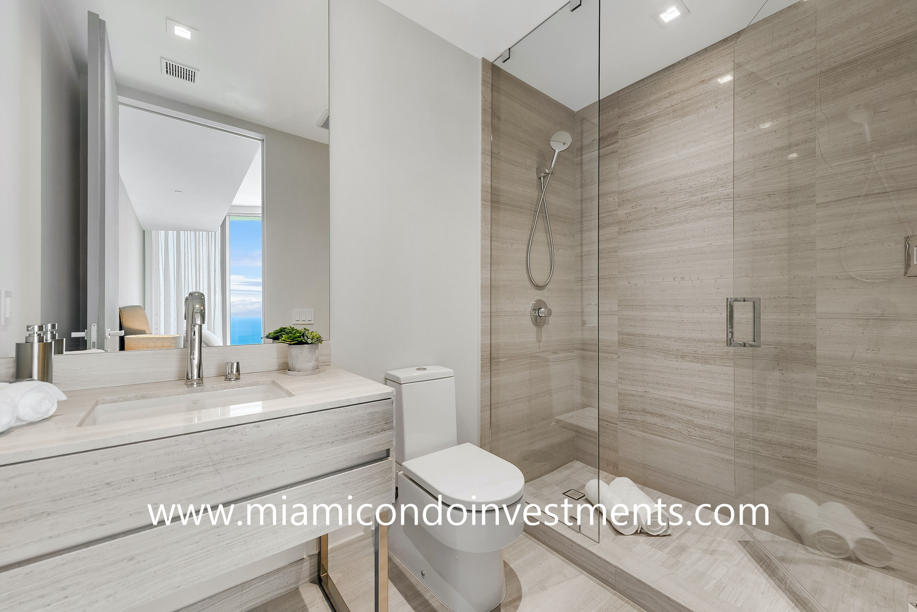 second bathroom - Armani Casa Residences