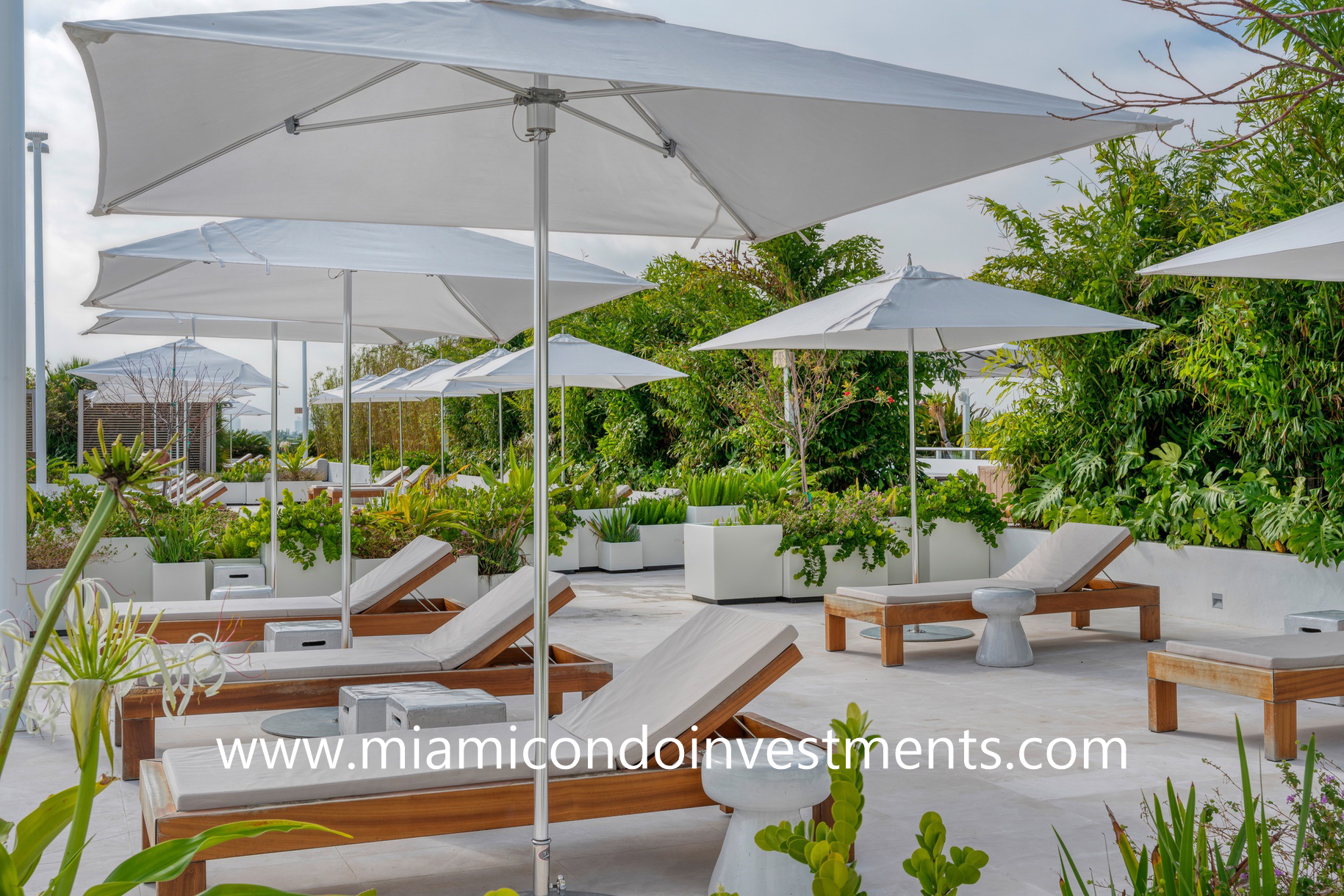 Ritz-Carlton Residences Miami Beach sundeck