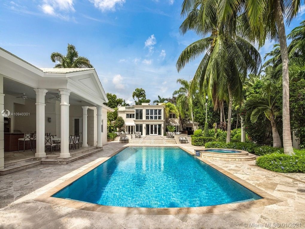 Pool View of Indian Creek Mansion