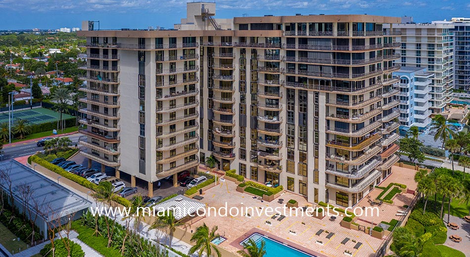 Champlain Tower South Condo in Surfside Florida