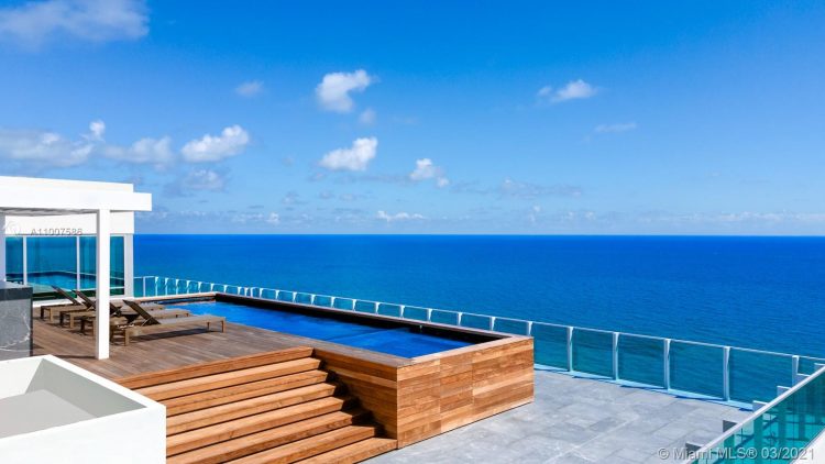 L'Atelier Penthouse View of Pool and Ocean