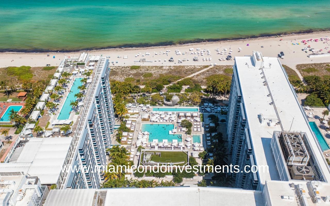 Roney Palace Condos Pool Deck