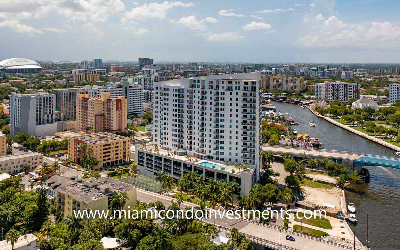 Neo Lofts Pool Deck and Miami River View